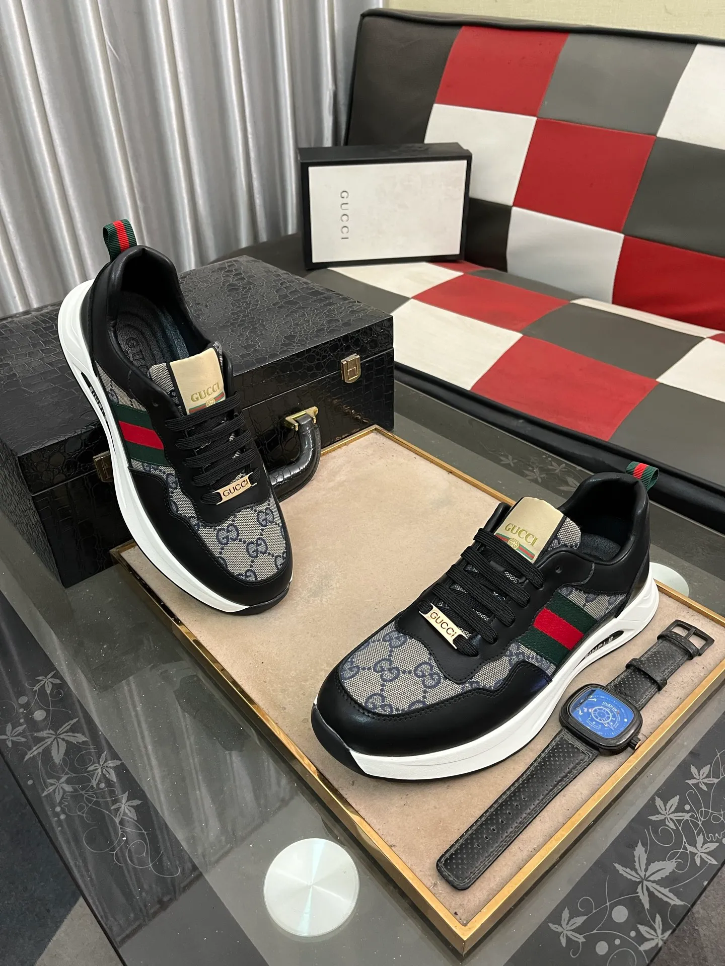 Men's shoes💰420⌚️⌚️[GUCCI] Gucci men's casual shoes are absolutely popular🔥The ultimate matching item for trendy men! The charm of super texture is unstoppable. This is the main recommendation. The upper is made of high-quality cowhide, with pig lining feet and wear-resistant rubber sole. It is noble and elegant! Extremely comfortable🎁🎁You can be as handsome as you want💪 Size 38-44! 2️⃣colors available